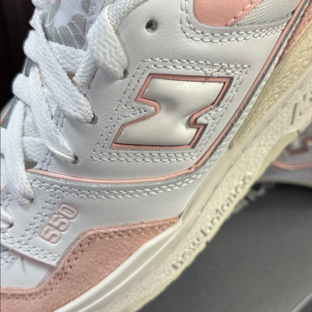 New Balance 550 Athletic Shoe - Big Kid - White / Pink Haze blanc rose 4 1/2 - Picture 3 of 13